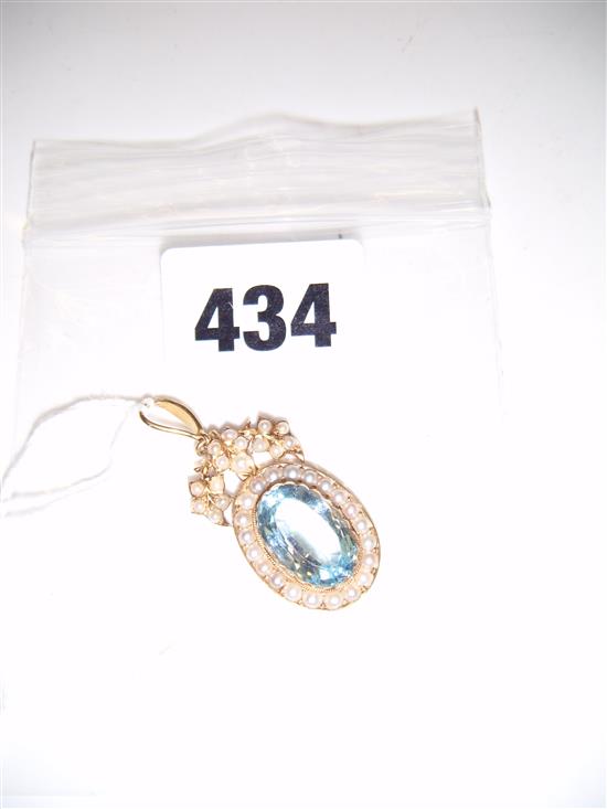 Aquamarine and seed pearl-set pendant, gold setting (unmarked)